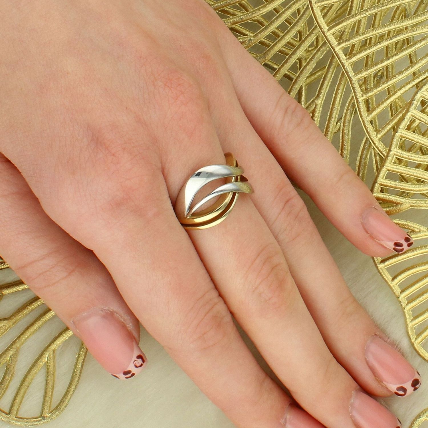 Złoty pierścionek damski 333 z falistymi obręczami białe i żółte złoto - rozmiar 17 fala.jpg